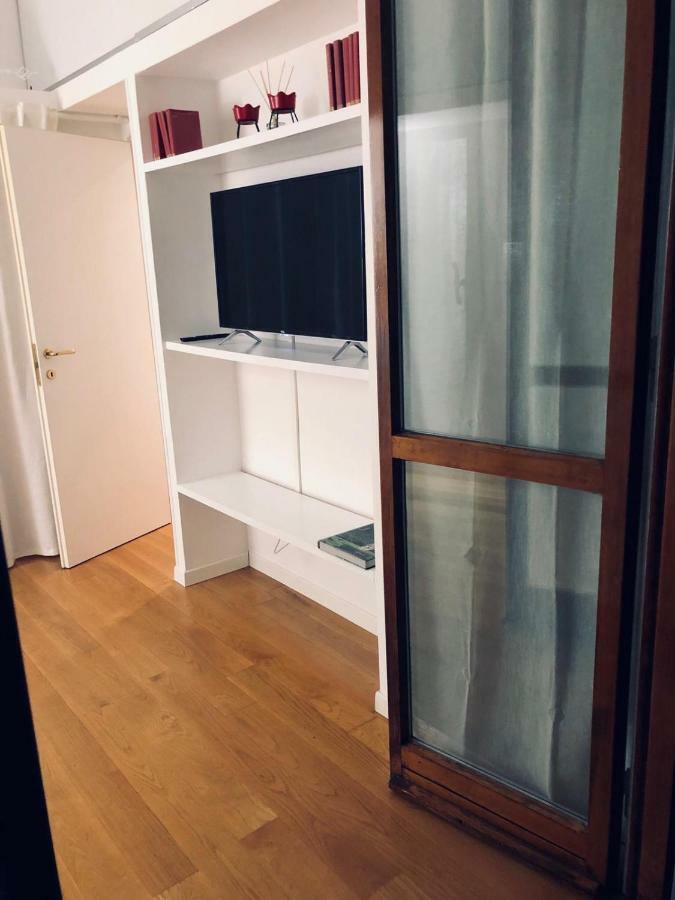 Florence Liberta Apartment With Balcony Exterior photo